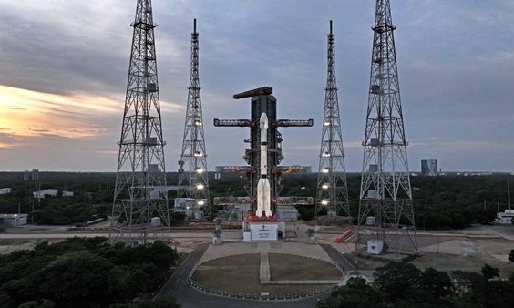 ISRO का कमाल! EOS-05 लॉन्च, स्पेस से रहेगी दुश्मन पर नजर